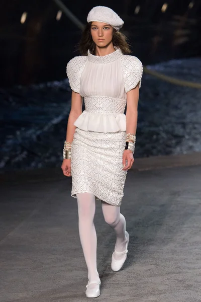 Look 14